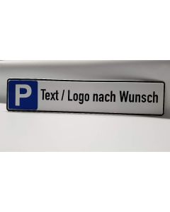 Parkplatzschild im Kennzeichenformat mit P